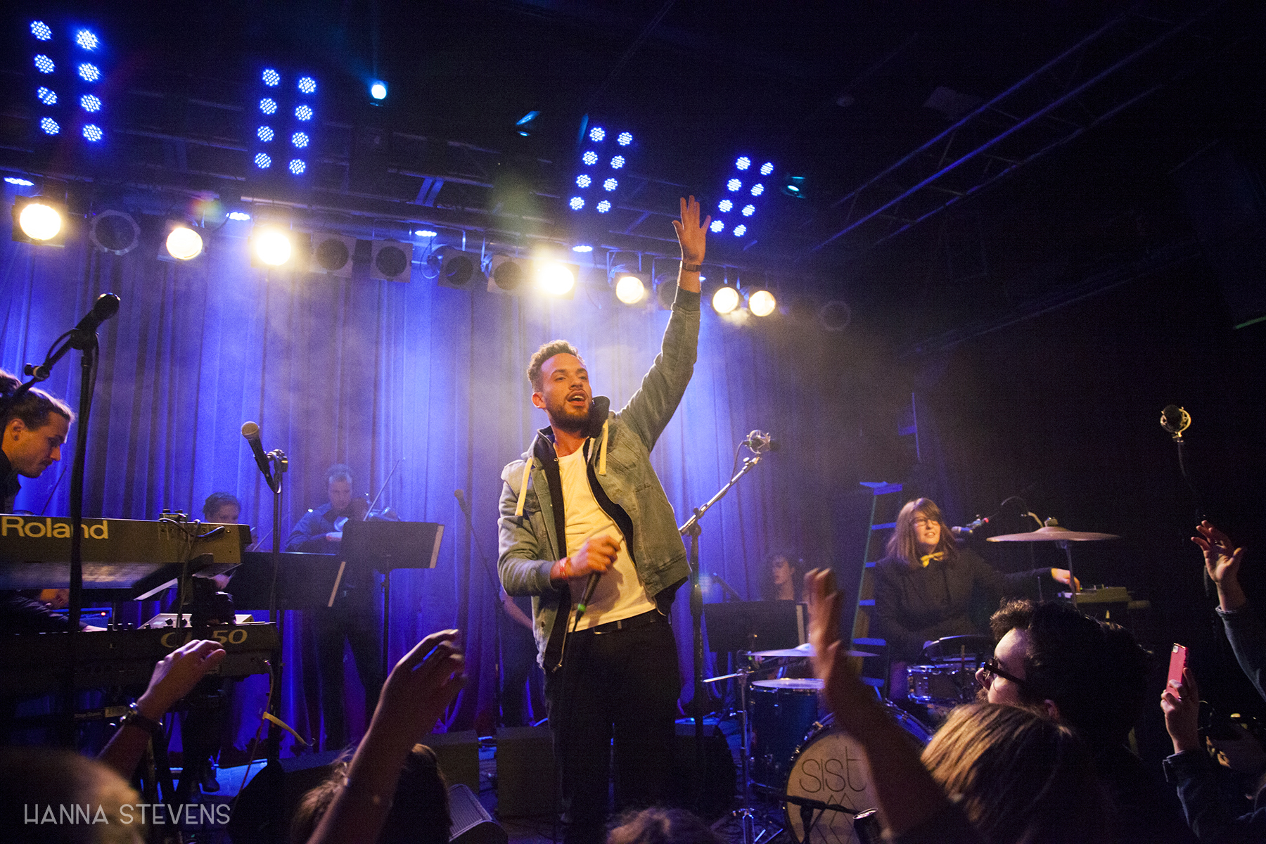 SISTERS with SOL at Neumos (Photo by Hanna Stevens)