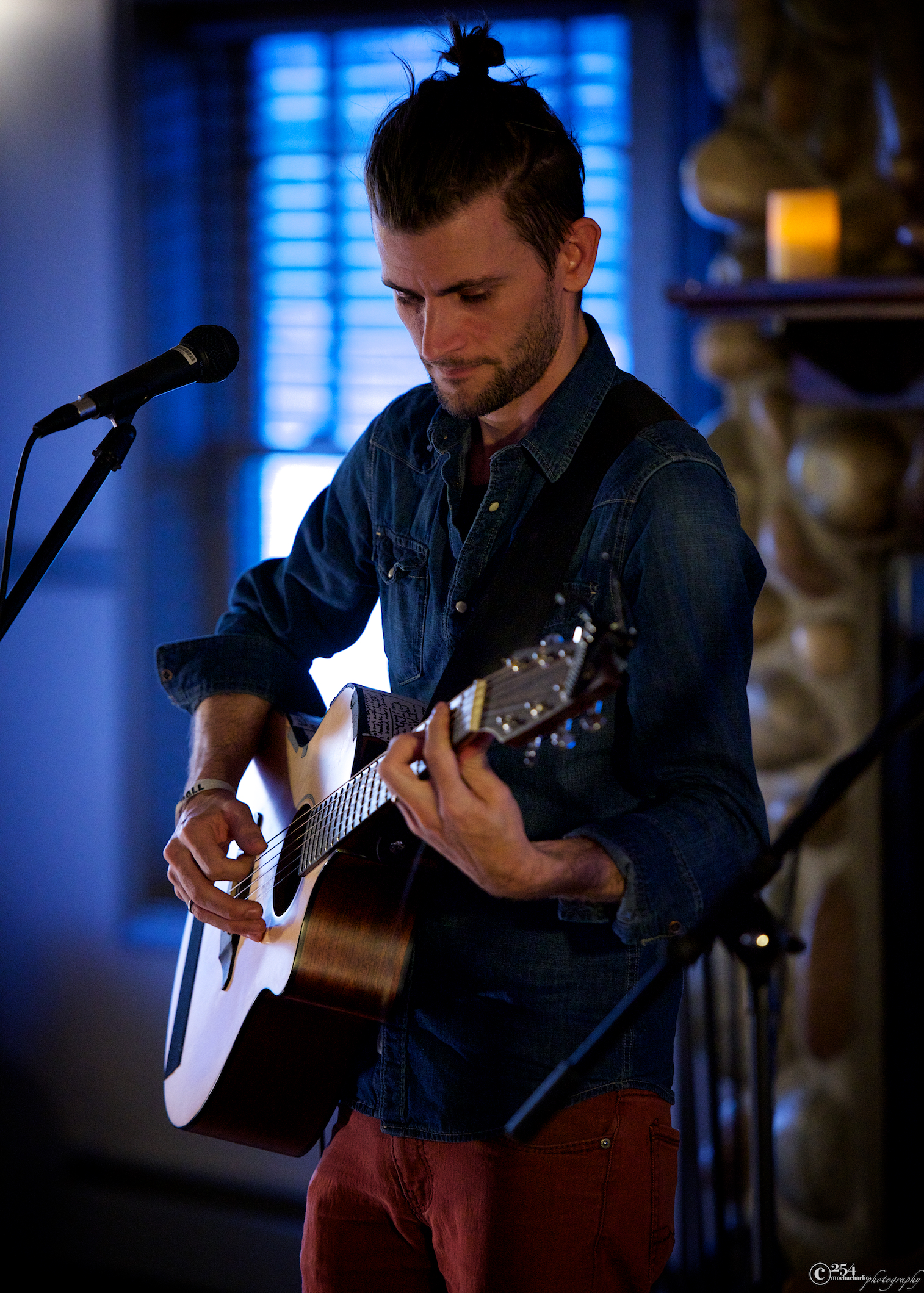 Levi Weaver at Seattle Living Room Shows (Photo by Mocha Charlie)