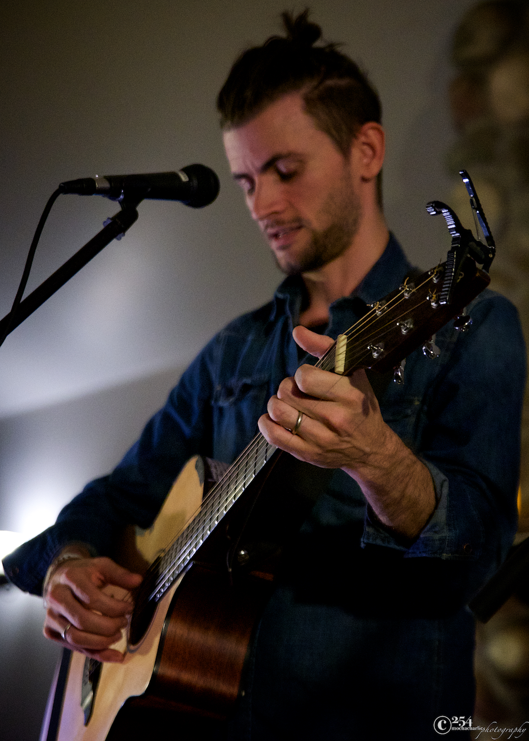 Levi Weaver at Seattle Living Room Shows (Photo by Mocha Charlie)
